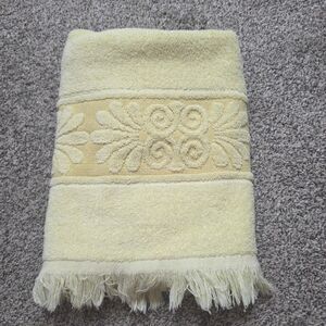 Vintage 1970s Cannon Monticello Bath Towel Light Yellow 22 X 42 Retro Bathroom